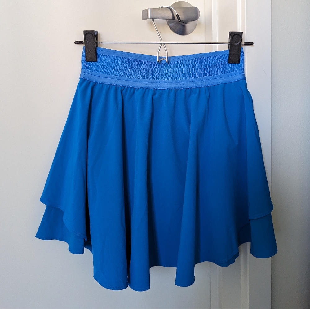 Court rival skirt long in Poolside